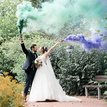 Hochzeit-in-Hildesheim-SmokeBomb-Farbrauch-Rauchpatronen-Raucherzeuger-Magdalenengarten-Michaeliskirche-Fotografin-Natalja-Frei-Videograf-Sergej-Metzger
