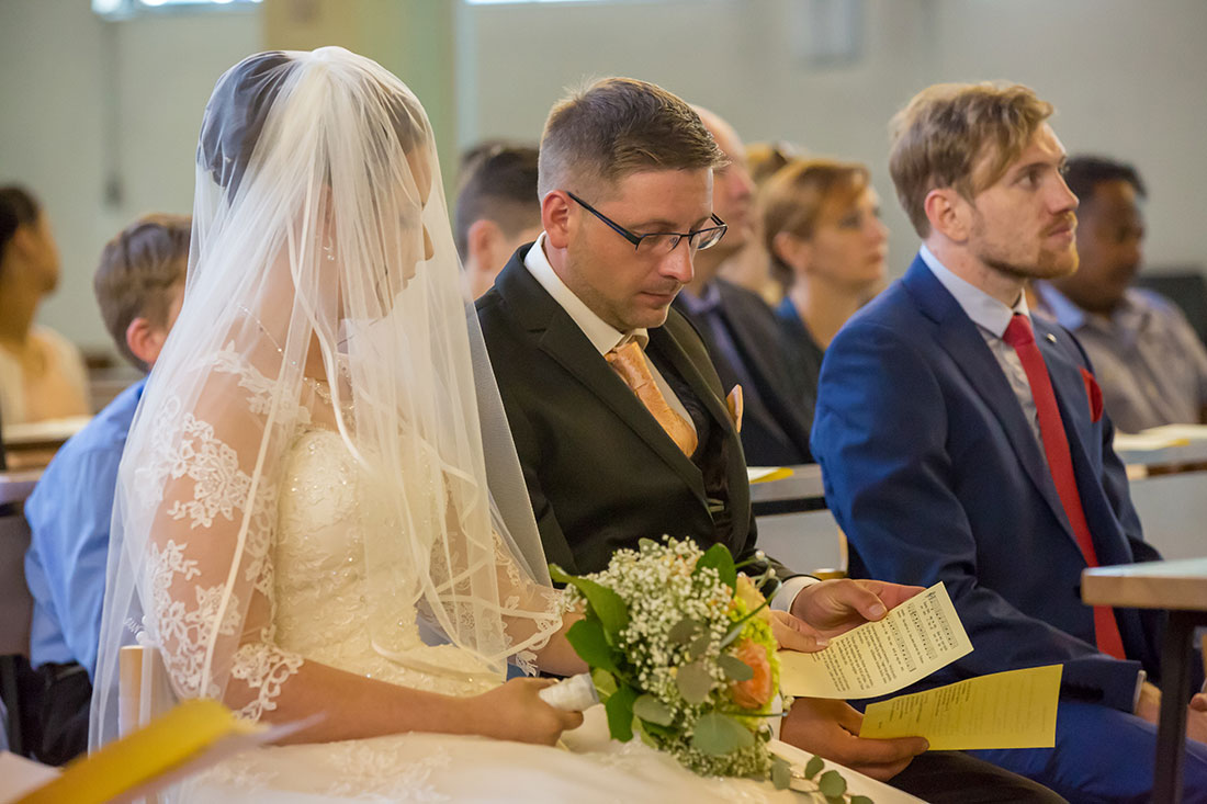 Hochzeit-Trauung-Kirche-St.-Andreas-Kirche-Meine-Brautpaar-singt-Kirchenlieder-Trauspruch-Gelübte-Sergej-Metzger-Hochzeitsvideo-Hannover-Fotograf-Hildesheim