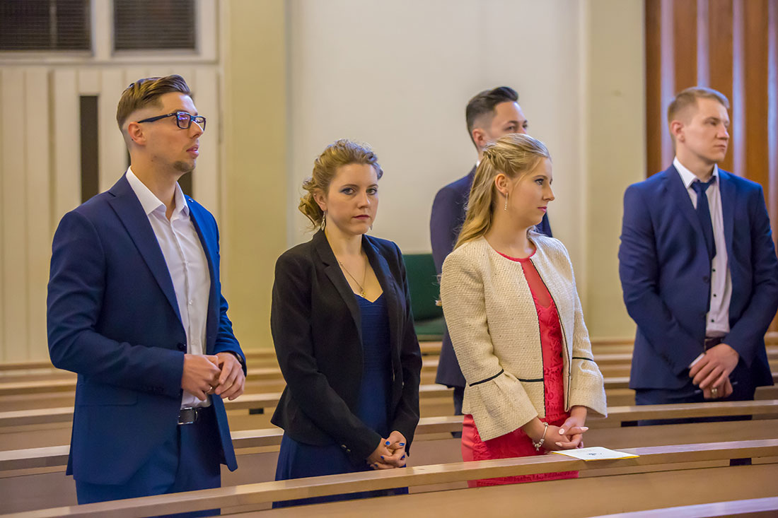 Hochzeit-Trauung-Kirche-St.-Andreas-Kirche-Meine-Gäste-gespannt-Erwarten-Sergej-Metzger-Hochzeitsvideo-Hannover-Fotograf-Hildesheim