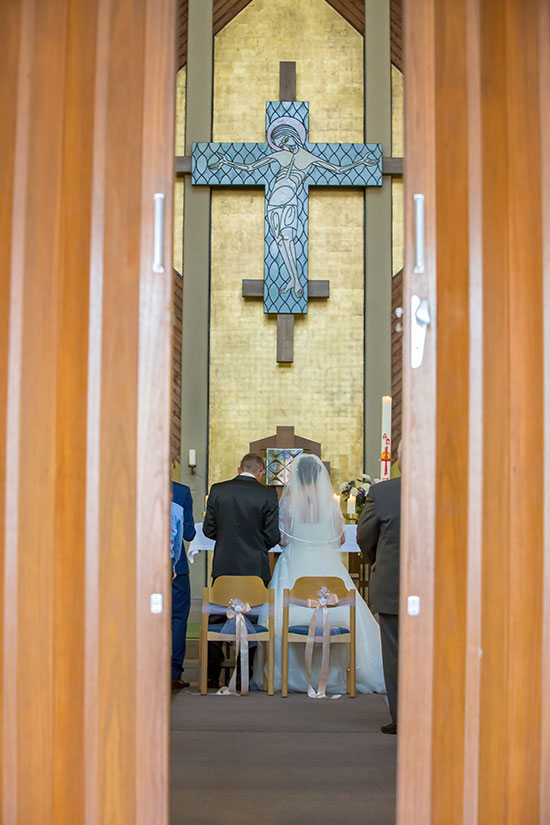 Hochzeit-Trauung-Kirche-St.-Andreas-Kirche-Meine-heimlich-beobachten-mitten-in-der-Trauung-Sergej-Metzger-Hochzeitsvideo-Hannover-Fotograf-Hildesheim