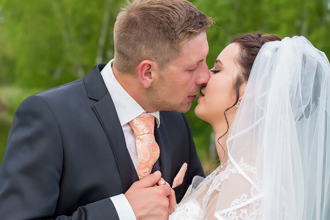 Hochzeit-in-Schloss-Gifhorn-Schlosspark-Shooting-Brautpaar-unsere-Liebe-endet-nie-wedding-Sergej-Metzger-Hochzeitsvideo-Hannover-Fotograf-Hildesheim