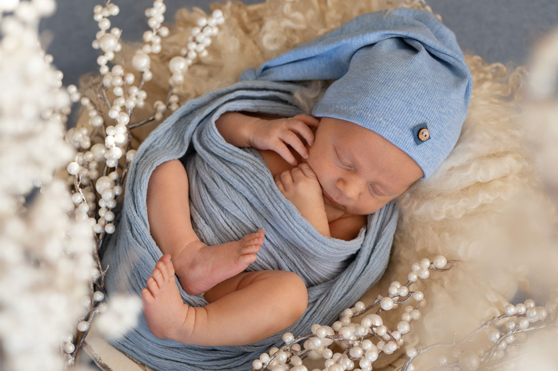baby-babyfotograf-hildesheim-hannover-natalja-frei-familienfotograf-weihnachten-junge-babyboy-babyjunge-babyfotoshooting-neugeborene-newborn