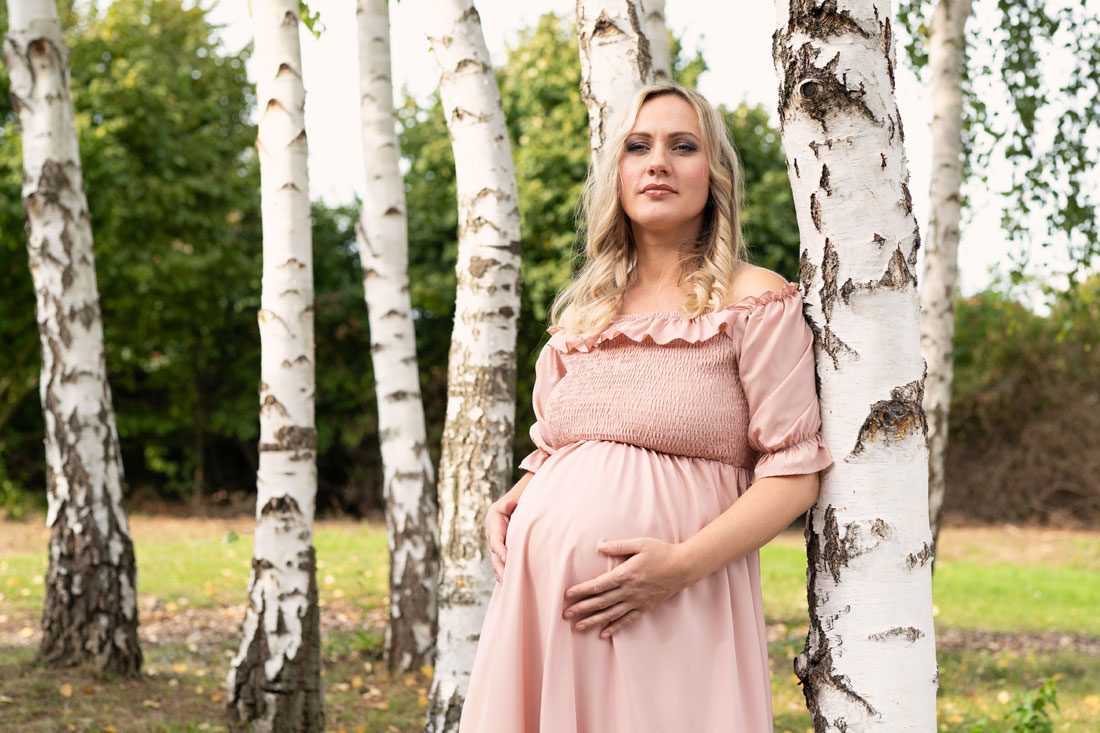 fotograf-natalja-frei-schwangerschaft-fotoshootinghildesheim-babybauch-birken-kranz-hildesheim-schellerten-diekholzen-sibbesse-gronau-alfeldt