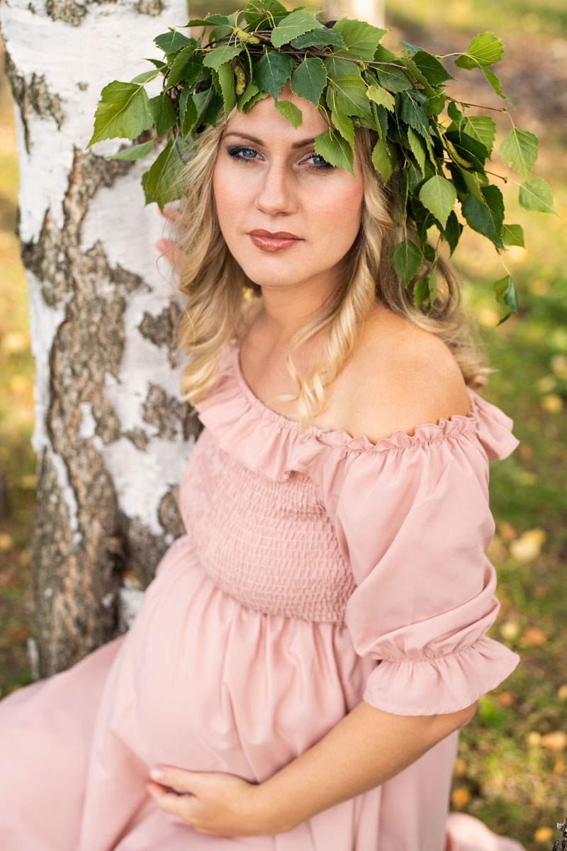 fotograf-natalja-frei-schwangerschaft-fotoshootinghildesheim-babybauch-birken-kranz-hildesheim-soehlde-bad-salzdetfurth-despeta