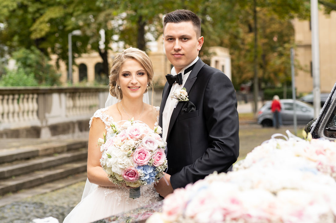 natalja-frei-hochzeitsfotograf-auto-mercedes-mannheim-brautpaar-hochzeit-hochzeitsauto-hildesheim-hannover-nahaufnahme-sarstedt-wesendorf-wahrenholz-gifhorn-braunschweig-goslar