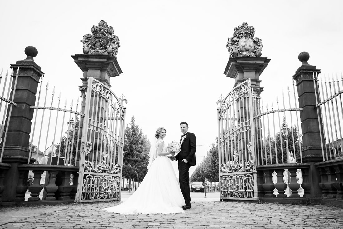natalja-frei-hochzeitsfotograf-braut-braeutigam-brautpaar-tor-hochzeit-hildesheim-hochzeitspaar-hannover-hildesheim-schwetzinger schloss-schwetzinger-peine-wolfsburg-hannover