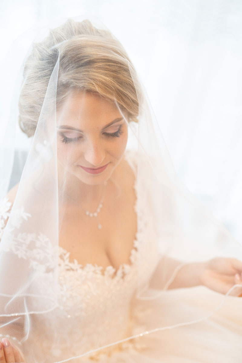 natalja-frei-hochzeitsfotograf-braut-brautvorbereitung-getting-ready-schleier-details-hochzeit-fotograf-mannheim-haannover-bremen-celle-harz-eulzen-lüneburg-bremen-hamburg