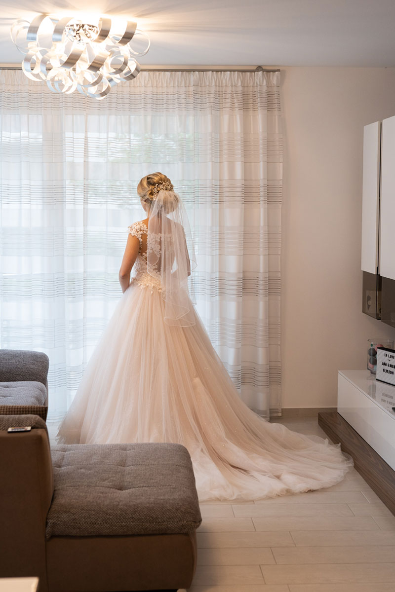 natalja-frei-hochzeitsfotograf-braut-brautvorbereitung-getting-ready-wolfsburg-hochzeit-mannheim-hildesheim-hannover-kronleuchter-sarstedt-harsum-gifhorn-mannheim-wolfsburg
