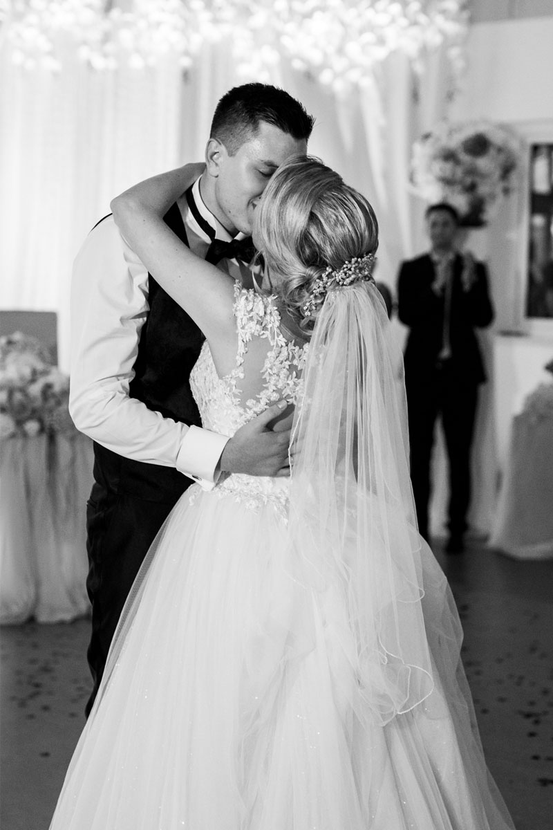 natalja-frei-hochzeitsfotograf-hochzeitspaar-hochzeittanz-tanz-triolux-buergerhaus-laumersheim-mannheim-hannover-seelze-kassel-göttingen-harz-bielefeld-kuss