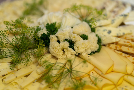 natalja-frei-hochzeitsfotograf-party-service-kick-buffet-buergerhaus-laumersheim-mannheim-hannover-hochzeitsessen-kaeseplatte-alfeld-hildesheim-peine-salzgitter-käse