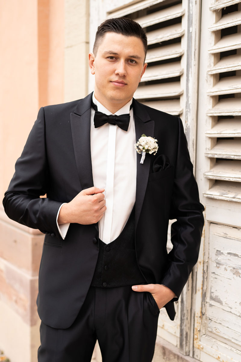 natalja-frei-hochzeitsfotograf-schwetzinger-schloss-schwetzingen-hochzeit-park-braeutigem-hildesheim-hannover-fenster-portrait-mannheim-sarstedt-bielefeld-altwarnbüchern-sarstedt-elze-winsen-lüneburg