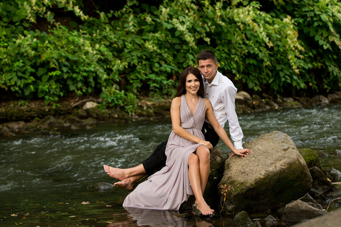 fotograf-natalja-frei-paar-fotoshooting-liebespaar-liebe-innerste-im-wasser-romantik-hildesheim-braunschweig-hannover-natur-am-see-park-salzgitter-peine-gronau-alfeld-paarfotos-paarfotoshooting