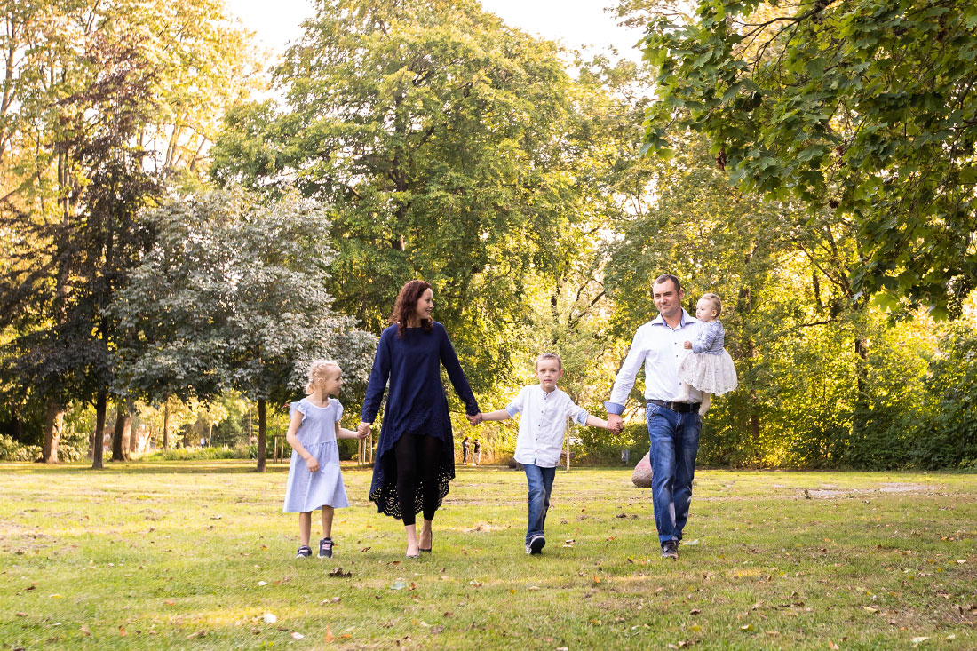 natalja-frei-fotograf-familienfotograf-kinder-kinderfotos-park-hildesheim-sarstedt-braunschweig-alfeld-familie-familienfotos-gronau