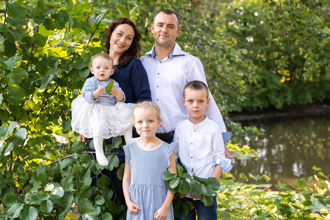 natalja-frei-fotograf-familienfotograf-kinder-kinderfotos-park-hildesheim-sarstedt-braunschweig-salzgitter-familie-familienfotos-braunschweig-elteern-kinder-gronau-alfeld-park