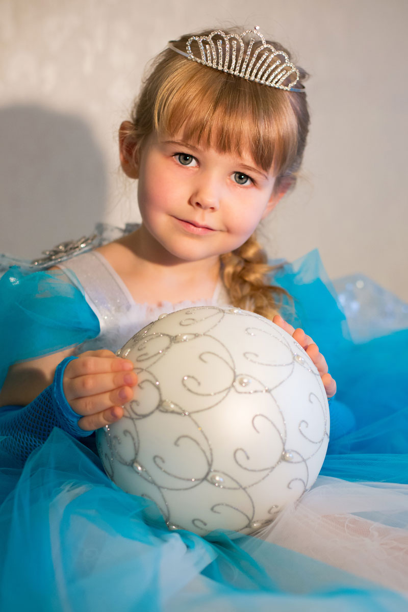 natalja-frei-fotografie-maedchen-kinder-fotoshooting-hildesheim-sarstedt-braunschweig-salzgitter-elze-eiskoenigin-elsa-kinderkostüm